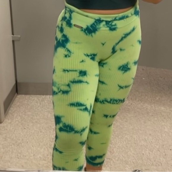 Bombshell Sportswear tie-dye seamless Leggings Size M - Picture 10 of 10